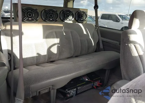 1997 Chevrolet Tahoe z USA, uszkodzony, nr VIN 3GNEC18R7VG102055